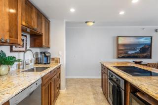 Valley Isle 304 · VI 304 Beautifully Decorated OceanFront Condo - 3