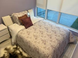 Downtown Luxury Condo Gym & Parking - 3