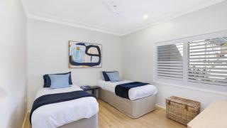 B's Beach House - Beachfront - 6