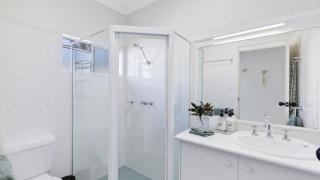 B's Beach House - Beachfront - 4