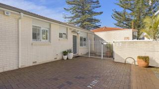 B's Beach House - Beachfront - 2