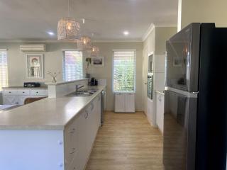 Dalyellup Family Holiday Home - 3