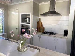 Dalyellup Family Holiday Home - 8