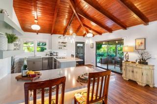 International Colony Club 41 · ICC 41 Remodeled 3BD Cottage w He - 2