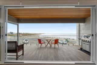 Surfs up at The point - Ocean Parade Middleton - No Linen Included - 1