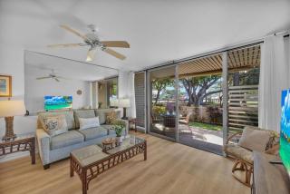 Hale Kai 110 · HKI 110 1BD Condo w Oceanviews and Oceanfront Poo - 7