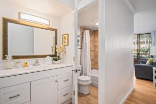 Paki Maui 217 · PM 217 Cozy 1BR Oceanfront Condo w Pool - 4