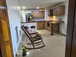 Habitación con cama nueva semidoble y balcón privado cerca del parque - 2