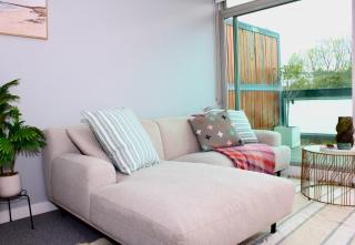 St Kilda 2BR City Beach Escape with Free Parking - 6