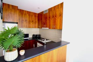 St Kilda 2BR City Beach Escape with Free Parking - 4