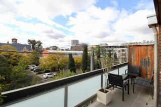 Two-Bedroom Apartment with City Balcony - St Kilda - 2