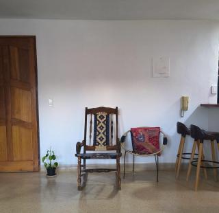 Habitación con cama nueva doble y balcon privado cerca del parque principal - 1