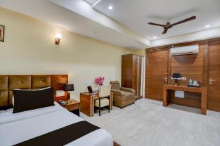 Super Townhouse Sector 47 Near Medanta - 9