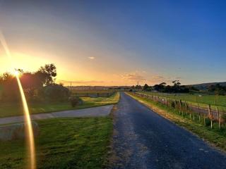 Luxury farm stay with outdoor jacuzzi - 8