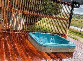 Luxury farm stay with outdoor jacuzzi - 6