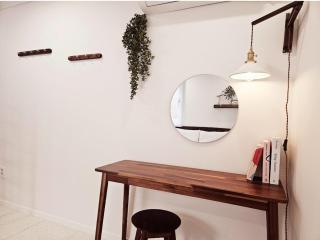 #1st floor# Hongik University Station 5 minutes#Bathroom 2#Starbucks, convenience store 1 minute - 4