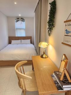 #1st floor# Hongik University Station 5 minutes#Bathroom 2#Starbucks, convenience store 1 minute - 5