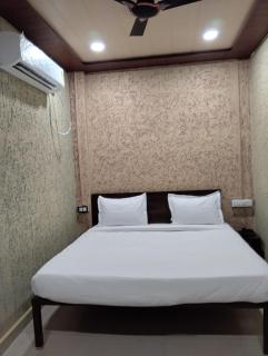 Hotel Vishnu Inn - 5