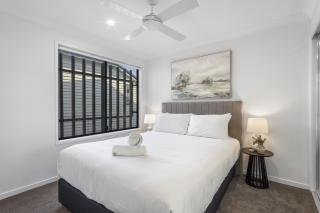 Family Retreat in Greenslopes with Garage and BBQ - 8