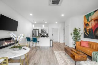 Sleek 1BR Hideaway - Gym, Pool Balcony - 6