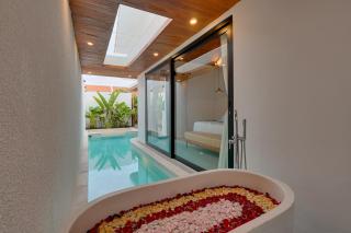 Honeymoon 1BR Villa Rose Laluxe A14 Sanur - 5