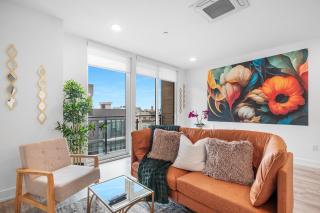 Bright 1BR Haven - Balcony Skyline Views - 9