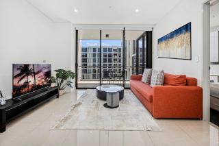 Modern 1BR Near Airport with Pool & GYM - 0