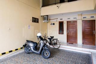 Mas Klimis Guesthouse Pakuwon Mall Mitra RedDoorz - 6