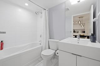 Lux King Suite, CN Tower, Sleeps 5 with Parking! - 8