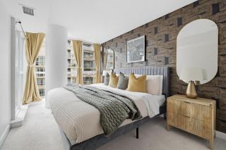 Lux King Suite, CN Tower, Sleeps 5 with Parking! - 5