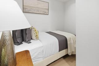Lux King Suite, CN Tower, Sleeps 5 with Parking! - 1