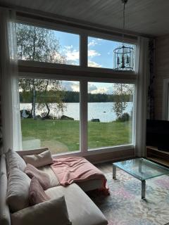 Log cabin by the lake - 8