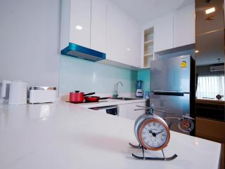 Sky River room with sunset glow of Suthep Mountain 102N37 - 4