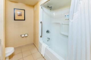 Comfort Inn & Suites - 6