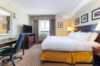 Comfort Inn & Suites - 5