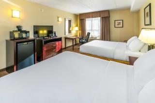 Comfort Inn & Suites - 2
