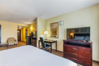 Comfort Inn & Suites - 2