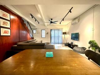 BNB Cozy Homestay @ Bdr Country Homes (Corner Hse) - 6