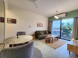 Bright 1BHK Candolim Service Apartment with Balcony and Free Parking - 7