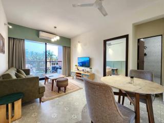 Bright 1BHK Candolim Service Apartment with Balcony and Free Parking - 3