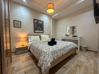 Appartement Luxueux, 2 chambres, à 300m de la Gare de train - 8