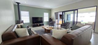 Albatross Holiday Home - 8