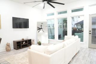 Modern Luxe Townhouse HTX - 0