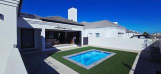 Albatross Holiday Home - 9
