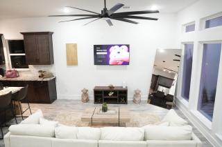 Modern Luxe Townhouse HTX - 1