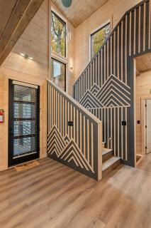 Grand 5BR Cabin w/ Indoor Pool, Theatre & Hot Tub - 5