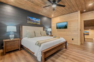 Grand 5BR Cabin w/ Indoor Pool, Theatre & Hot Tub - 2