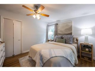 Downtown Bungalow Less than 1.5 Miles to UGA - 8