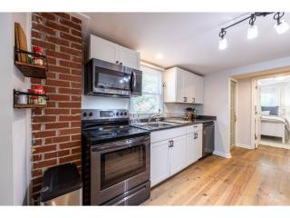 Downtown Bungalow Less than 1.5 Miles to UGA - 5