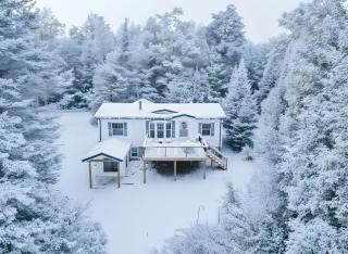 Private Lake Cottage! - 0